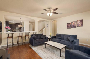 Cozy and Comfort Family House By Sea World